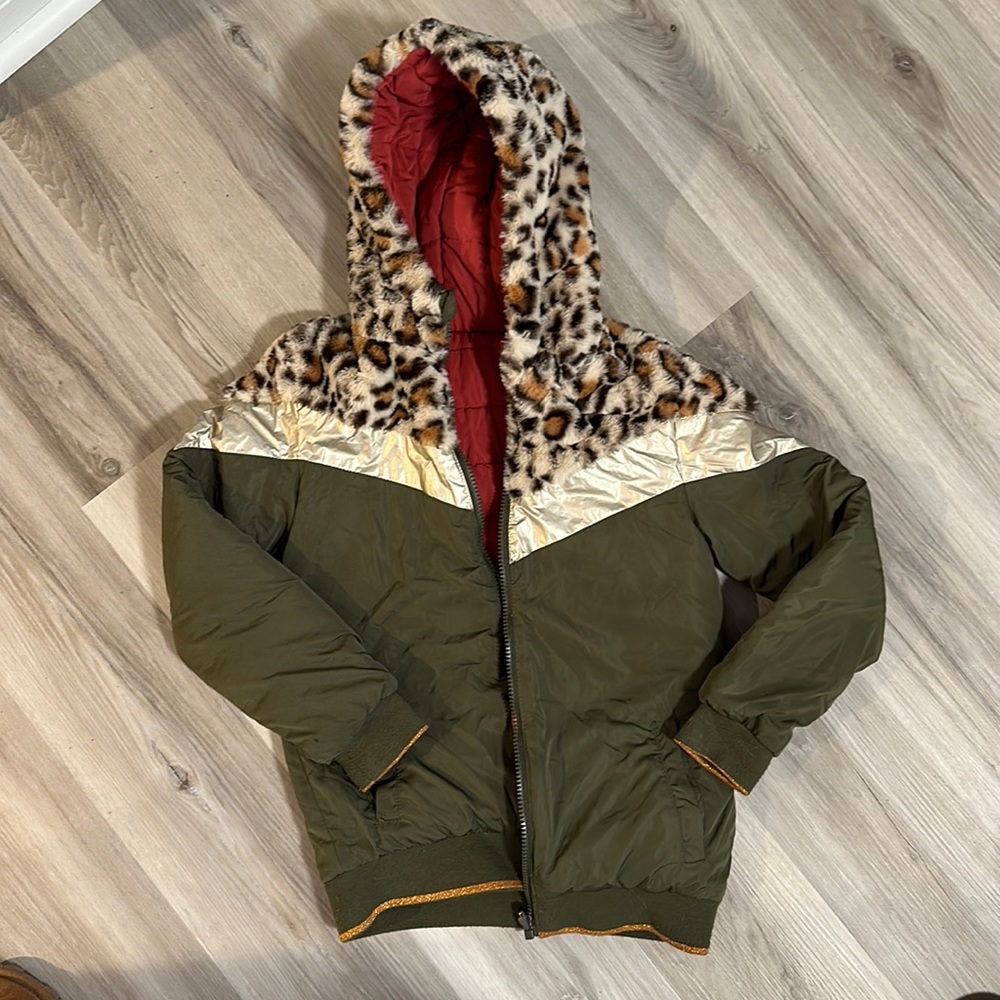 Gil’s puffer coat size 6 cheetah cold green red inside, reversible
